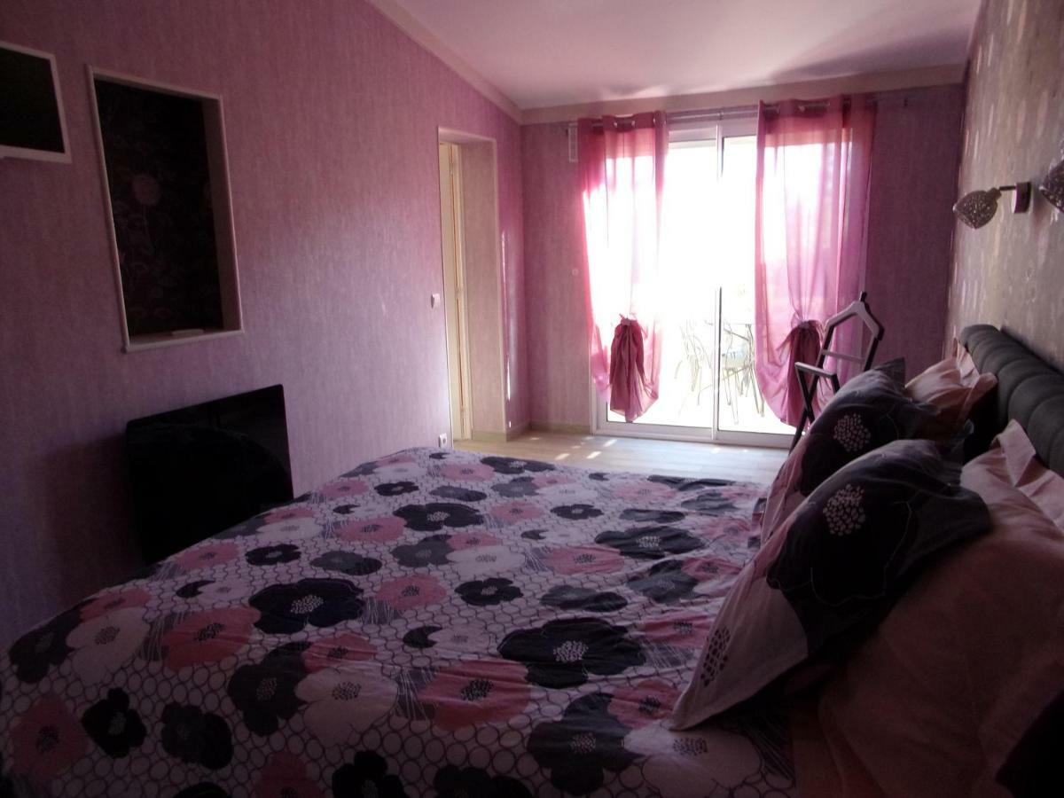 Apartamento 19 Rue du Cadran Montmorillon Exterior foto